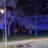 Feuerschein in den Grünanlagen am Städtischen Gymnasium Bergkamen.
