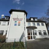 Eilmeldung steht in weißen Buchstaben auf blauem Hintergrund.