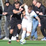 Spieler im Zweikampf.