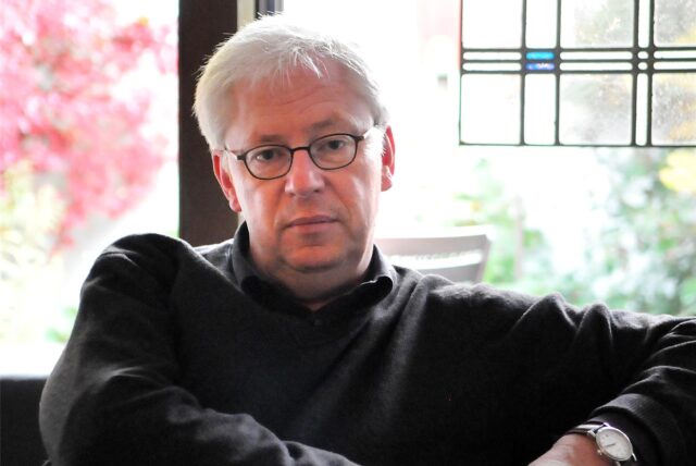 Martin Ahls, Pfarrer in Haltern zum Zeitpunkt des Germanwings-Absturzes, schaut nachdenklich.