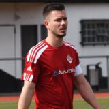 Lukas Kleine-Bernink vom VfB Lünen steht auf dem Fußballfeld.