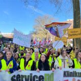 Gut 900 Menschen sind dem Streikaufruf von Verdi ab dem Klinikum Dortmund gefolgt.