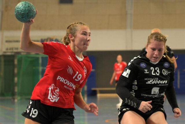 Carla Verhasselt vom Lüner SV Handball wirft aufs Tor.