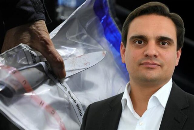 Professor Dominic Kudlacek ist in einer Montage neben einem blutverschmierten Messer in einem Beutel der Spurensicherung zu sehen.