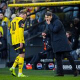 Niko Kovac im Gespräch mit Julian Brandt.