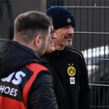 Niko Kovac macht ein Foto mit einem Fan.