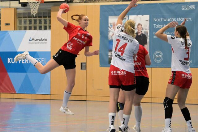 Svea Renhof im Angriff.
