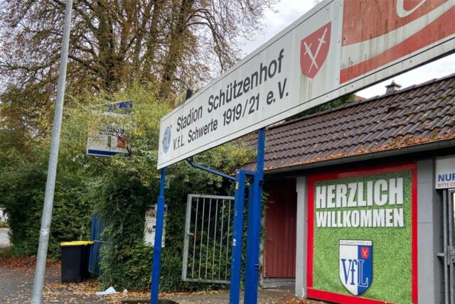 Der Eingang zum Stadion Schützenhof in Schwerte