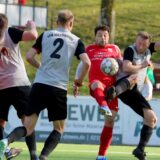 Zweikampf im Spiel des Kirchhörder SC II gegen VfB Westhofen II.