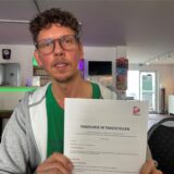 Patrick Pompös, Inhaber der Tanzschule Pompös in Waltrop, hält den GEMA WR-Tanz Tarif