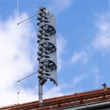 Probealarm durch Sirenen auf Gebäuden.