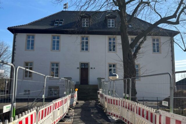 Den Weg zur Informationsveranstaltung der Stadt in der Burg Botzlar fanden nur fünf Eltern.