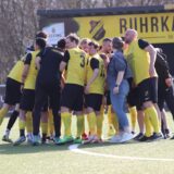 Die Mannschaft des SV Langschede bildet vor dem Spiel gegen den PSV Bork einen Kreis.