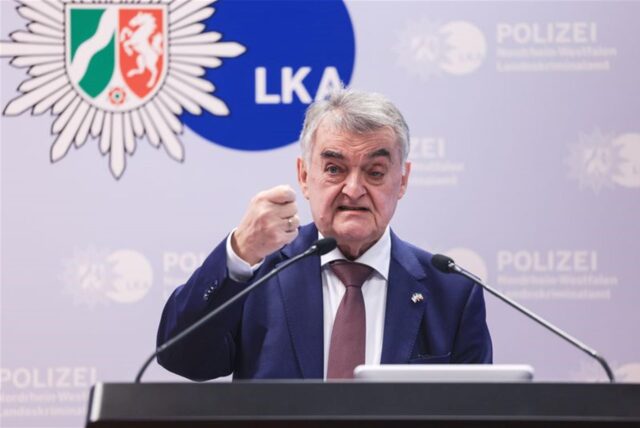 NRW-Innenminister Herbert Reul (CDU) stellte die Kriminalitätsstatistik für 2024 vor. (Archivfoto)