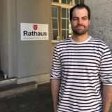 Florian Hübner, Umwelt- und Klimaschutzbeauftragter bei der Stadt Schwerte, lächelt in die Kamera