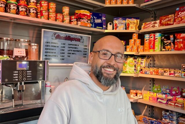 Fatih Verim in seinem Kiosk.