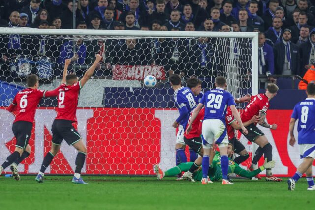 14.03.2025, Fussball, Saison 2024/2025, 2. Bundesliga, 26. Spieltag, FC Schalke 04 – Hannover 96, Havard Nielsen (Hannover 96) erzielt das Tor zum 1 zu 2.