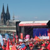 Viele Tausend Menschen sind in Köln auf die Straßen gegangen.
