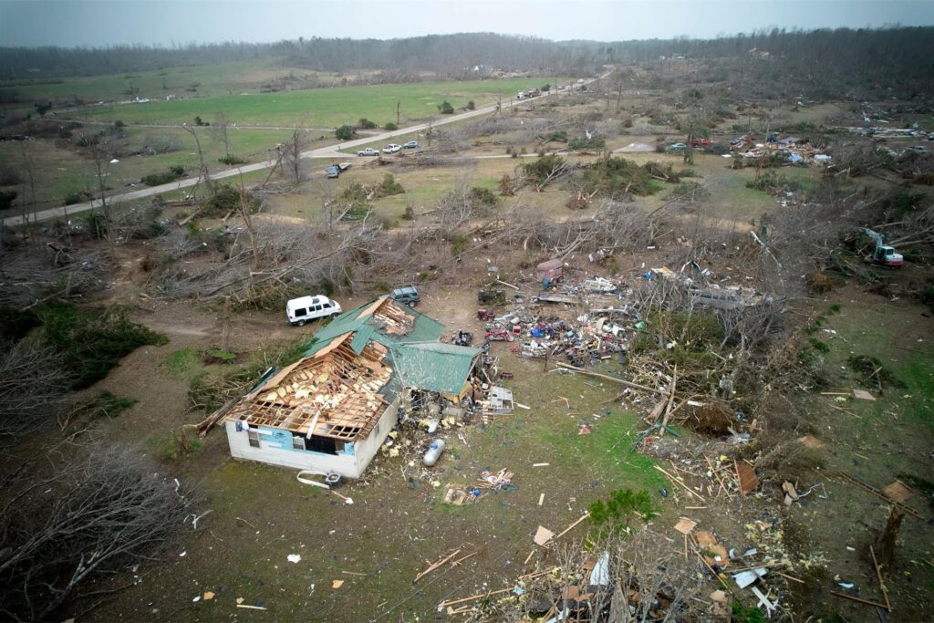 Die Zerstörungen durch einen schweren Sturm sind in Wayne County, Missouri, zu sehen.