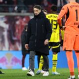 Niko Kovac geht über den Platz.