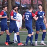 Spieler des BV Lünen klatschen sich ab.