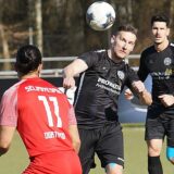 Stephen Mergardt beim Kopfball.