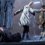 Ein starkes Trio: Bettina Ranch (Kundry), Sebastian Pilgrim (Gurnemanz) und Robert Watson (Parsifal) in Roland Schwabs Essener Neuinszenierung von Wagners Bühnenweihfestspiel.  Fotos Jung