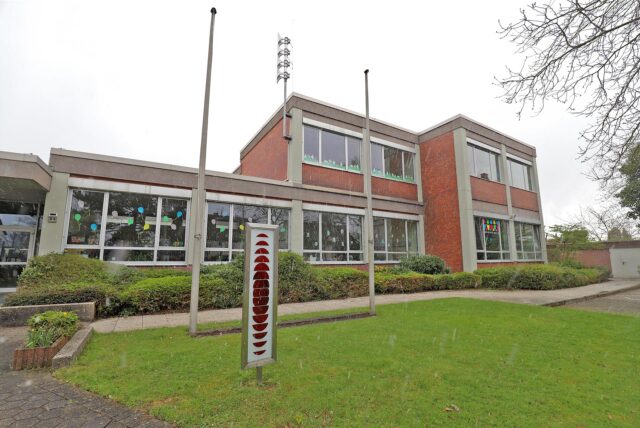 Die Nordschule in Holzwickede in der Frontansicht.