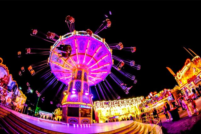 Das Kettenkarussell auf der Palmkirmes in Recklinghausen dreht sich