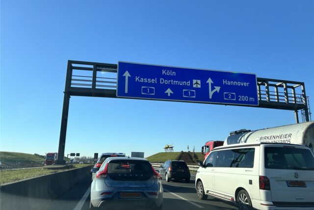 Auf der A1 im Kamener Kreuz staut sich der Verkehr.