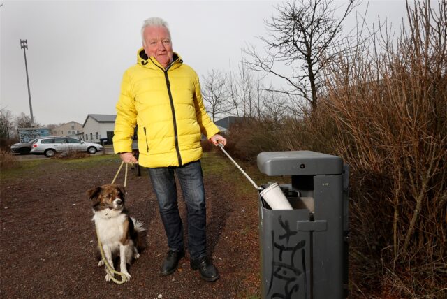 Volker Olbrich muss beim täglichen Spaziergang durch Heeren-Werve nicht lange suchen, bis er auf Unrat stößt. Diesen Plastikbecher entsorgt er im nächsten Abfallbehälter. Er ärgerte sich wie andere Passanten über den gedankenlosen Umgang mit Müll.