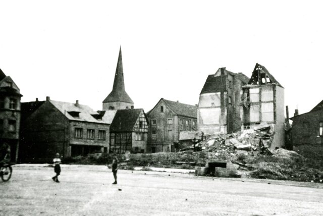 Café Schwarze an der Münsterstraße nach einen Luftangriff im März 1945