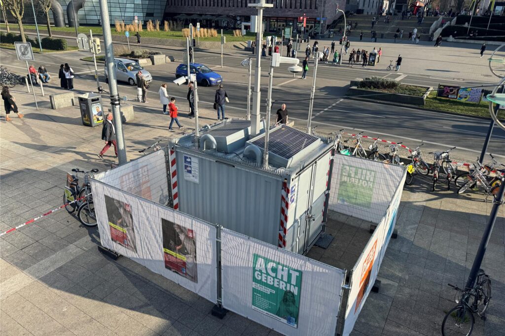 Die Kameras filmen auch Teile des Walls. Die Kameras filmen auch Teile des Walls.