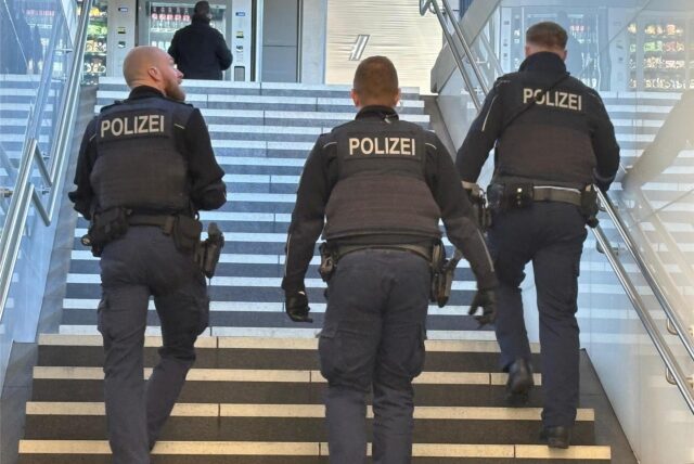 Beamten der Bundespolizei sind im Dortmunder Hauptbahnhof auf einen gesuchten Mann aufmerksam geworden. (Symbolbild)