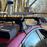 Ein Lidar-Sensor ist auf dem Dach des Kamerafahrzeugs befestigt.