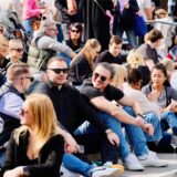 Viele Dortmunderinnen und Dortmunder haben das schöne Wetter auf dem Wochenmarkt in der City genossen.