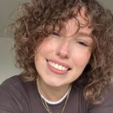 Die 25-jährige Celina Beyer aus Bergkamen lacht in die Kamera.