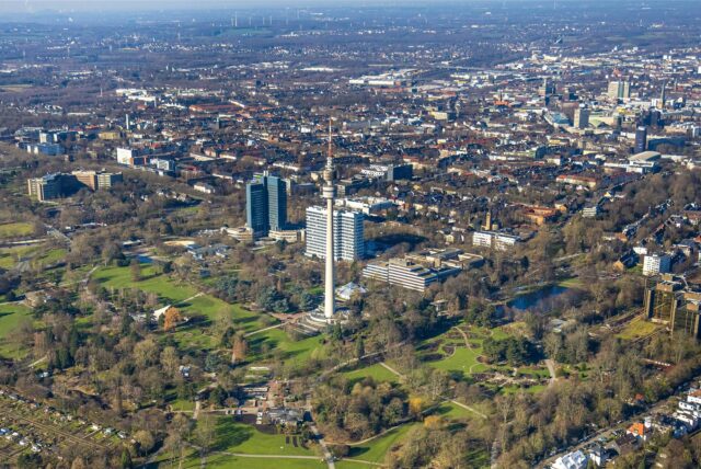 Der Westfalenpark und die südliche Innenstadt von Dortmund im Luftbild.