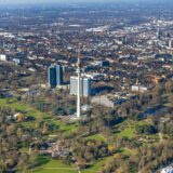 Der Westfalenpark und die südliche Innenstadt von Dortmund im Luftbild.