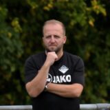 Almir Halilovic (r.) holt einen seiner alten bekannten zum VfB Lünen.