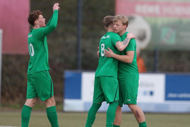 Spieler von GS Cappenberg bejubeln einen Treffer im Derby gegen den PSV Bork.