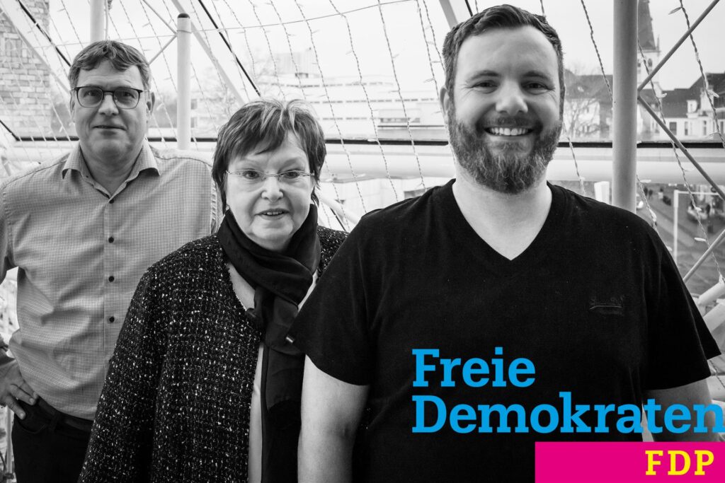 Benjamin Lehmkühler (v. r.), Heike Juckenack und Axel Degen von der Unnaer FDP Benjamin Lehmkühler (v. r.), Heike Juckenack und Axel Degen von der Unnaer FDP