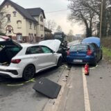 Bei einem Unfall auf der Waltroper Straße sind mehrere Fahrzeuge kollidiert.