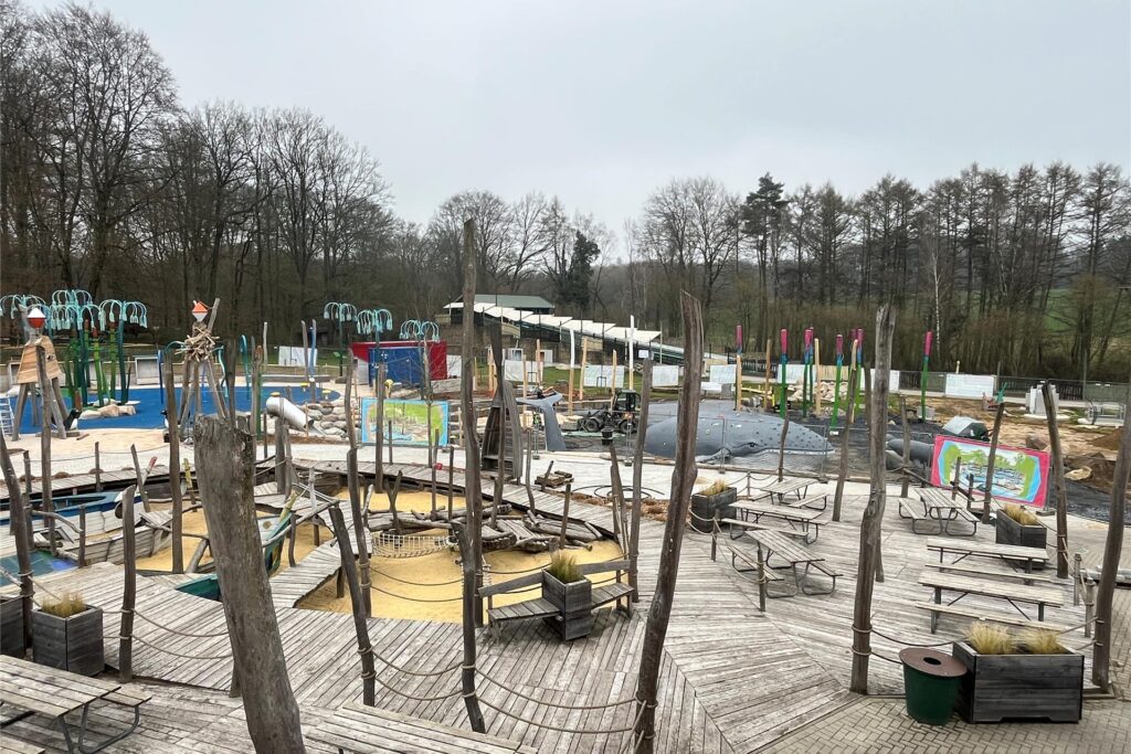 Ein Blick auf die neue Wasserlandschaft des Kettler Hofs in Haltern. Ein Blick auf die neue Wasserlandschaft des Kettler Hofs in Haltern.