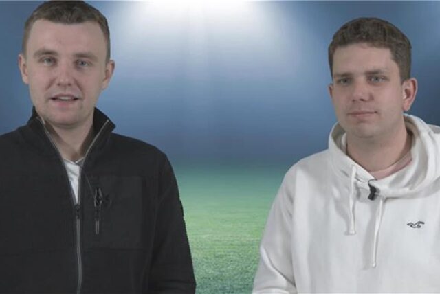 Felix Abrahams und Nico Ebemeier stehen gemeinsam im Studio.