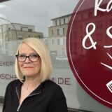 Christiane Schlieker-Steens ist seit vier Jahrzehnten Friseurin in Selm. Nach vier Jahren muss sie aufgrund der gestiegenen Kosten die Preise wieder anpassen.