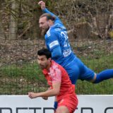 Jeron Al-Hazaimeh im Zweikampf mit Jeffrey Malcherek.