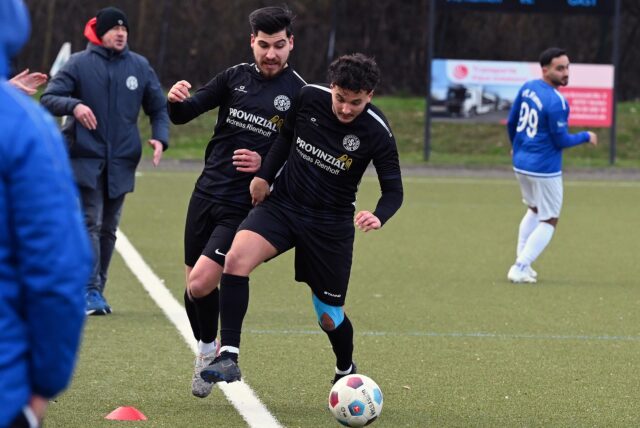 SSV-Mühlhausen-Spieler Furkan Cengiz musste am Sonntag gegen TV Brechten eine Notbremse ziehen.