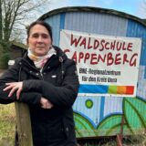 Waldschul-Leiterin Jessica Nuth freut sich darüber, dass das Zertifikat als BNE-Regionalzentrum erhalten bleibt.