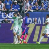 Spvgg. Fürth jubelt auf Schalke über die 2:0-Führung, Saison 2024/25